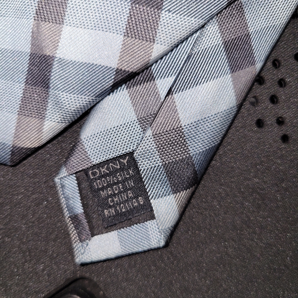 Tie - Picture 3 of 4